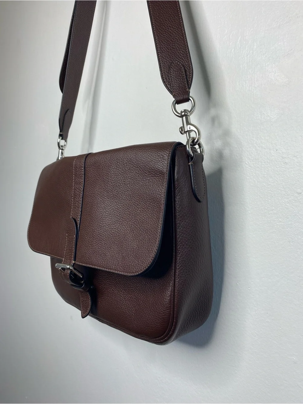 Coach Warner Messenger bag Pebbled Leather Chocolate brown